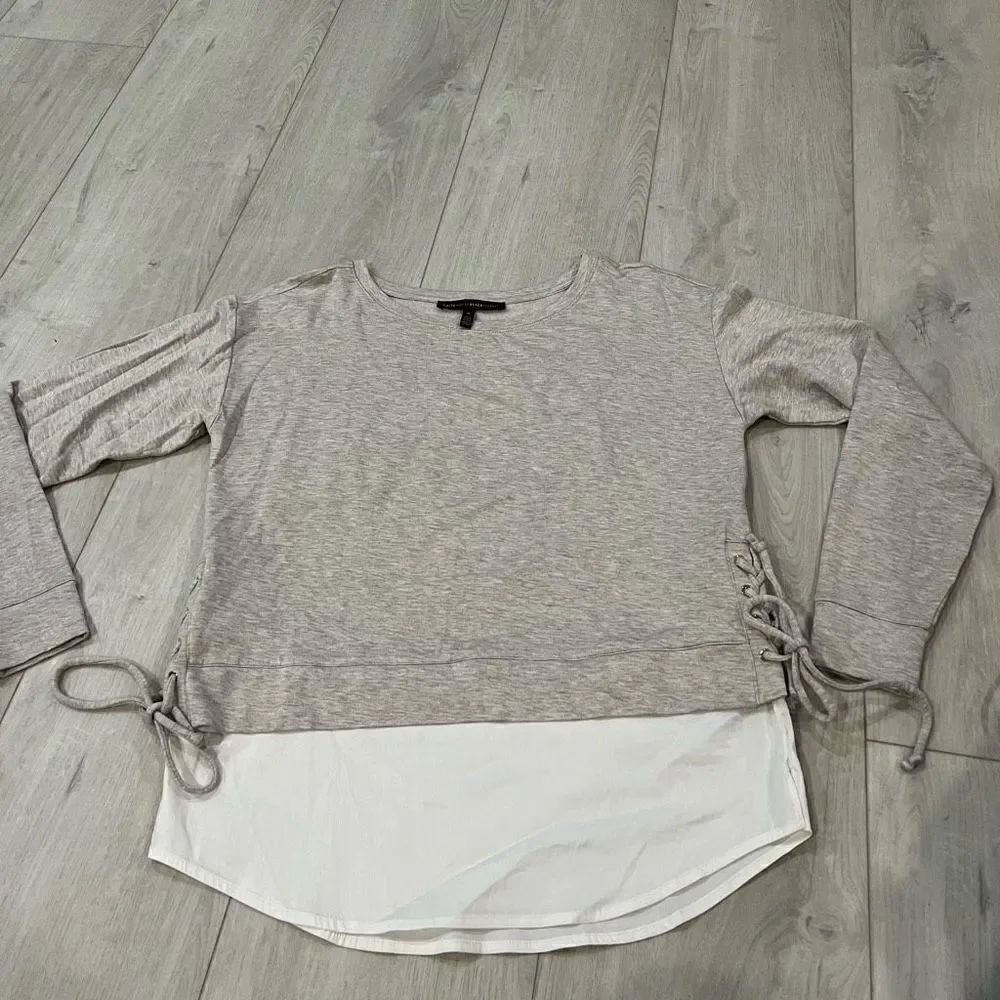 White House Black Market
Sweater&Poplin Twofer size M